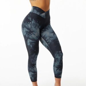ALPHALETE Surface Power Leggings - Black Oil Stain